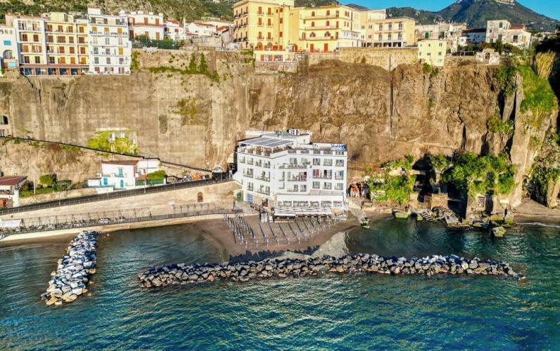 Italy: Highly Rated Hotel & Rooftop Bar w/Shuttle to Sorrento