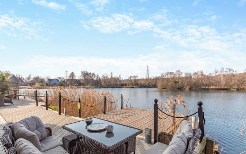 Luxury Lakeside Living in Norfolk - 7 Nt Stay